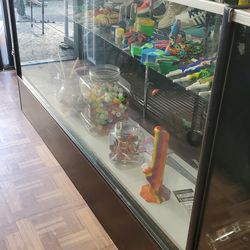 Used showcases , perfect condition like new