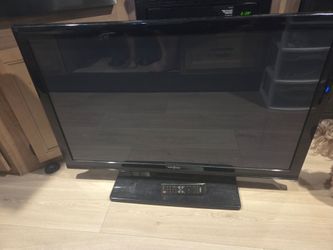 42" Insignia TV