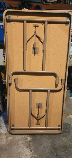Heavy duty folding table