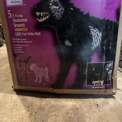 New Home Accents 5.5ft Fear Valley Wolf. Must Pickup