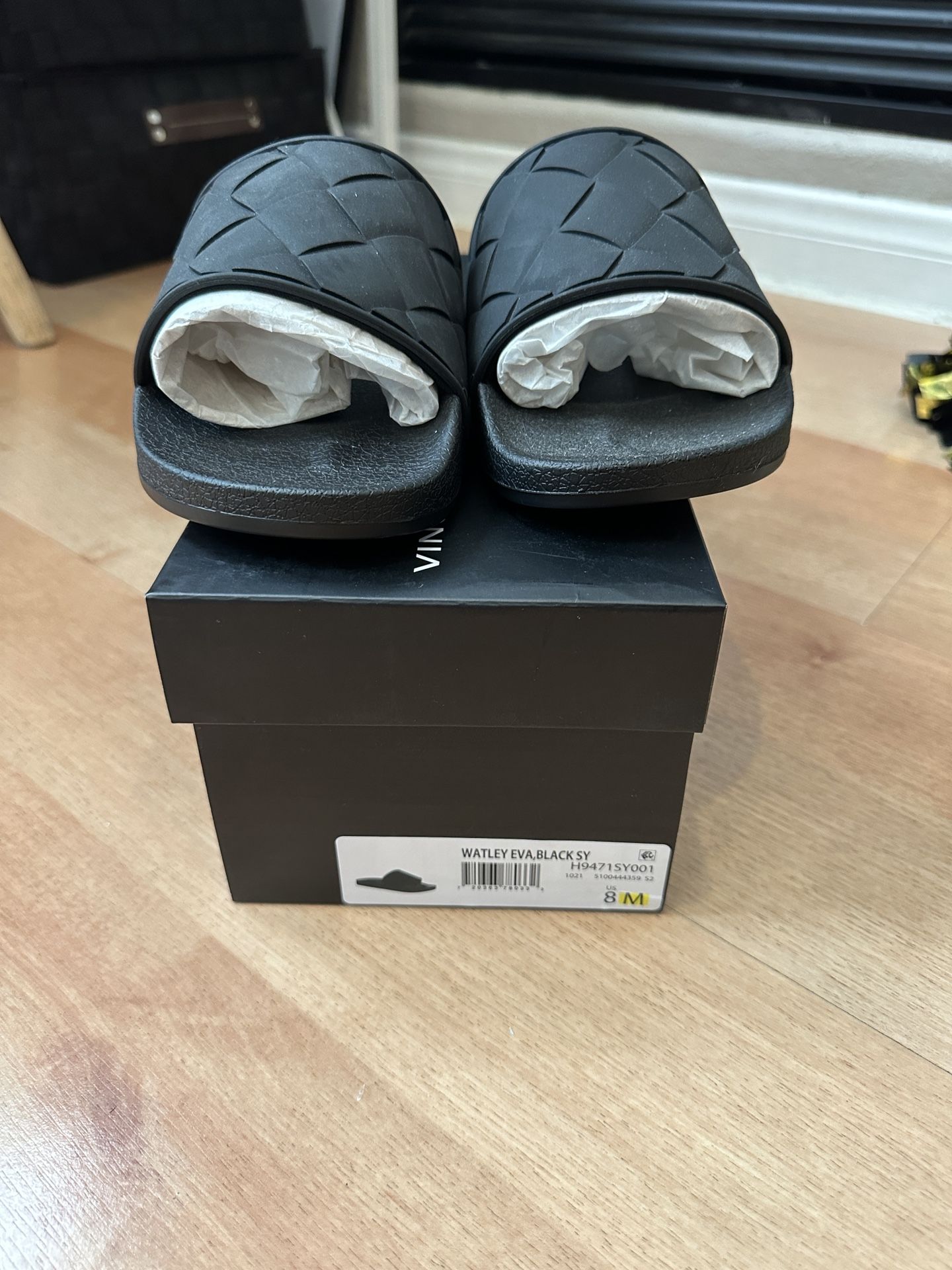 Women’s New Vince Wately Eva Slides Size 8