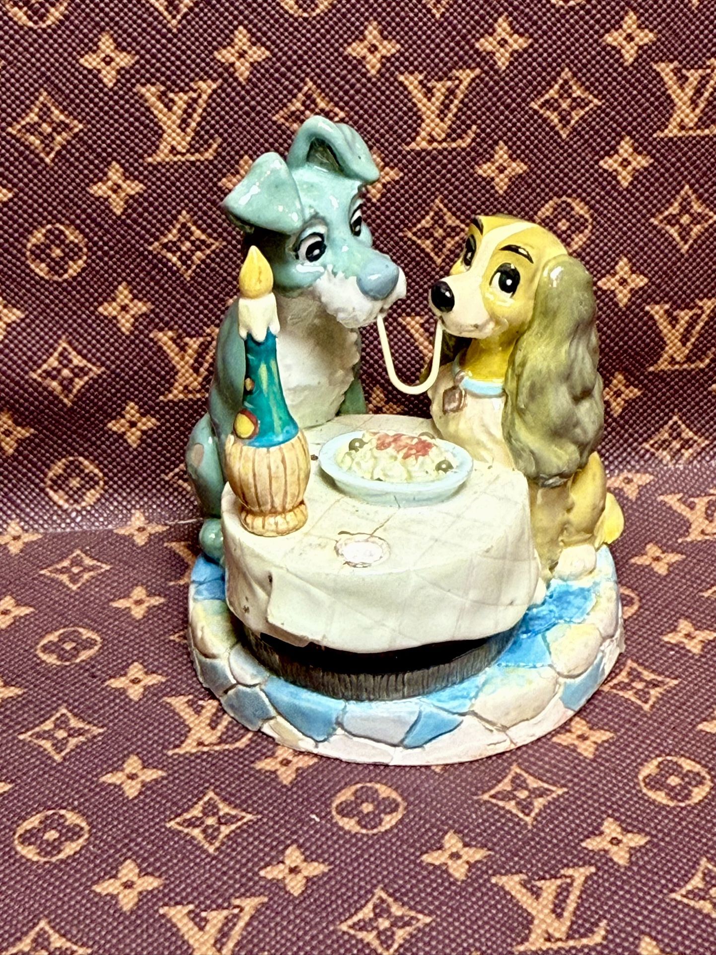 WALT DISNEY LADY AND THE TRAMP FIGURINE ROMANTIC SPAGHETTI DINNER SCENE Vintage