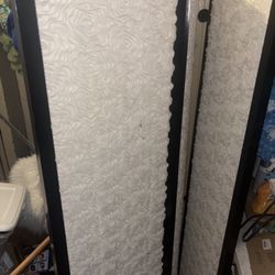 White Rose Room Divider. 1 Side Has 2 Hinges Hanging Need To Be Reattached