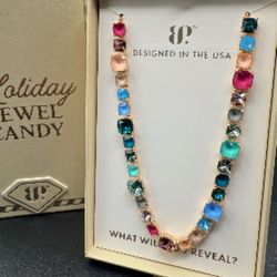 Jewel candy Holiday Necklace In Gold 