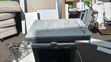 General Electric ™ 30"CleanDesign Electric Cooktop