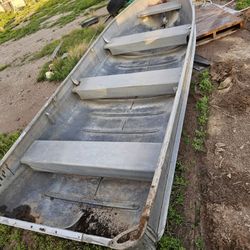 Aluminum boat