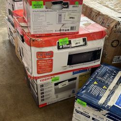 Magic Chef MCDST 1.8 cu. ft. Countertop Microwave