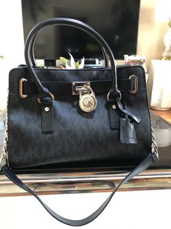 Beautiful Michael Kors bag.