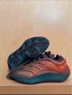 Adidas Yeezy Boost 700 V3 Copper Fade GY4109 Size 6 Brand New
