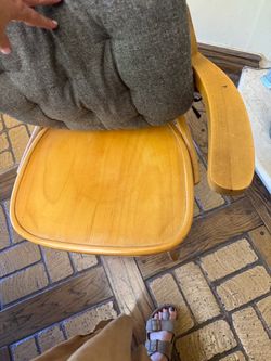 6 solid wood bistro chairs with their cushions.