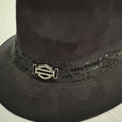 Lady’s Black Hat 