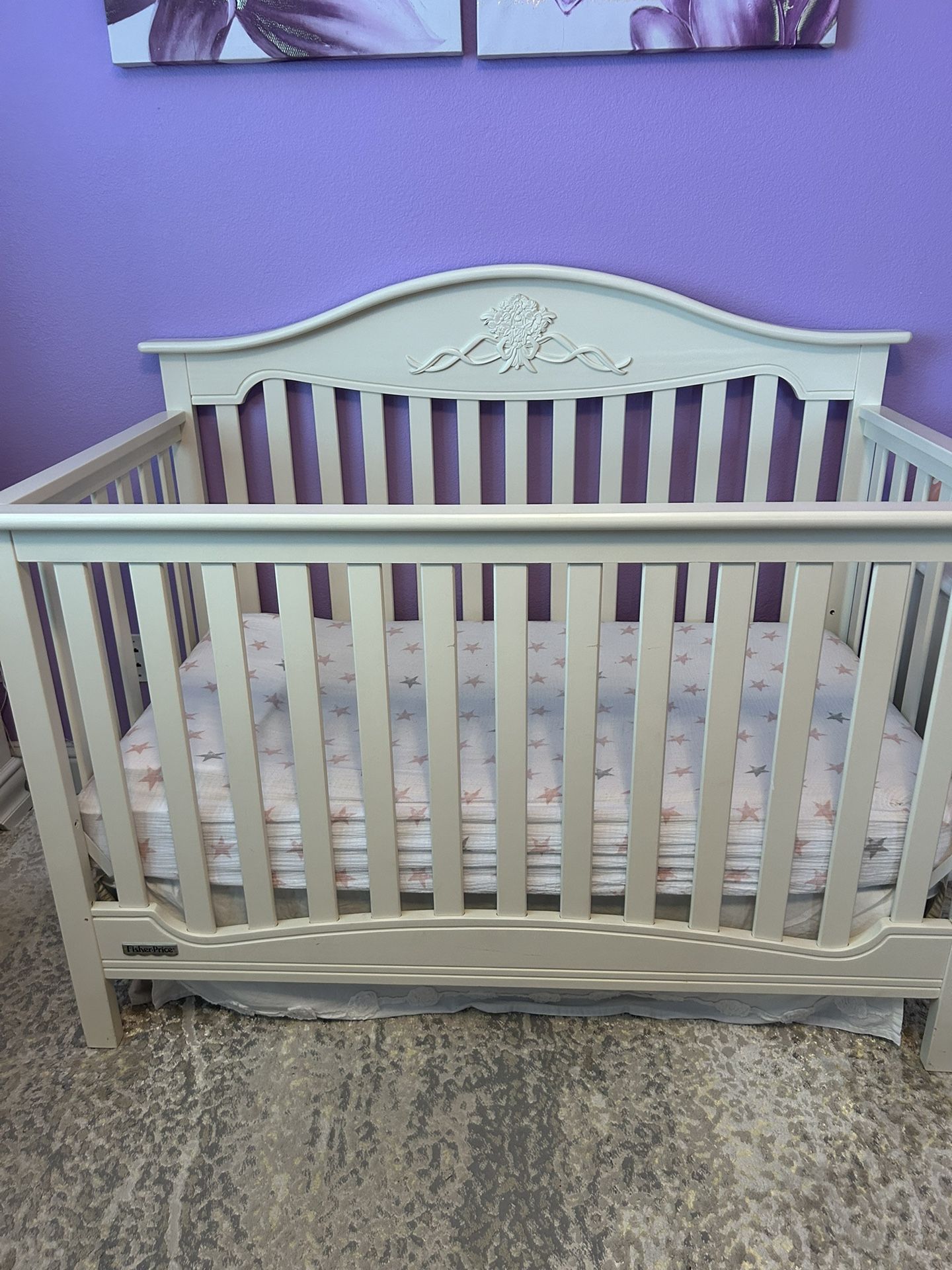 Beautiful Vintage Style Baby Crib