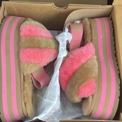 STORAGE SALE: UGG sandals