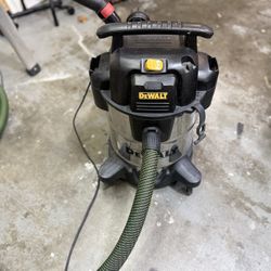 DEWALT 10-Gallon Wet/Dry Shop Vac Heavy Duty