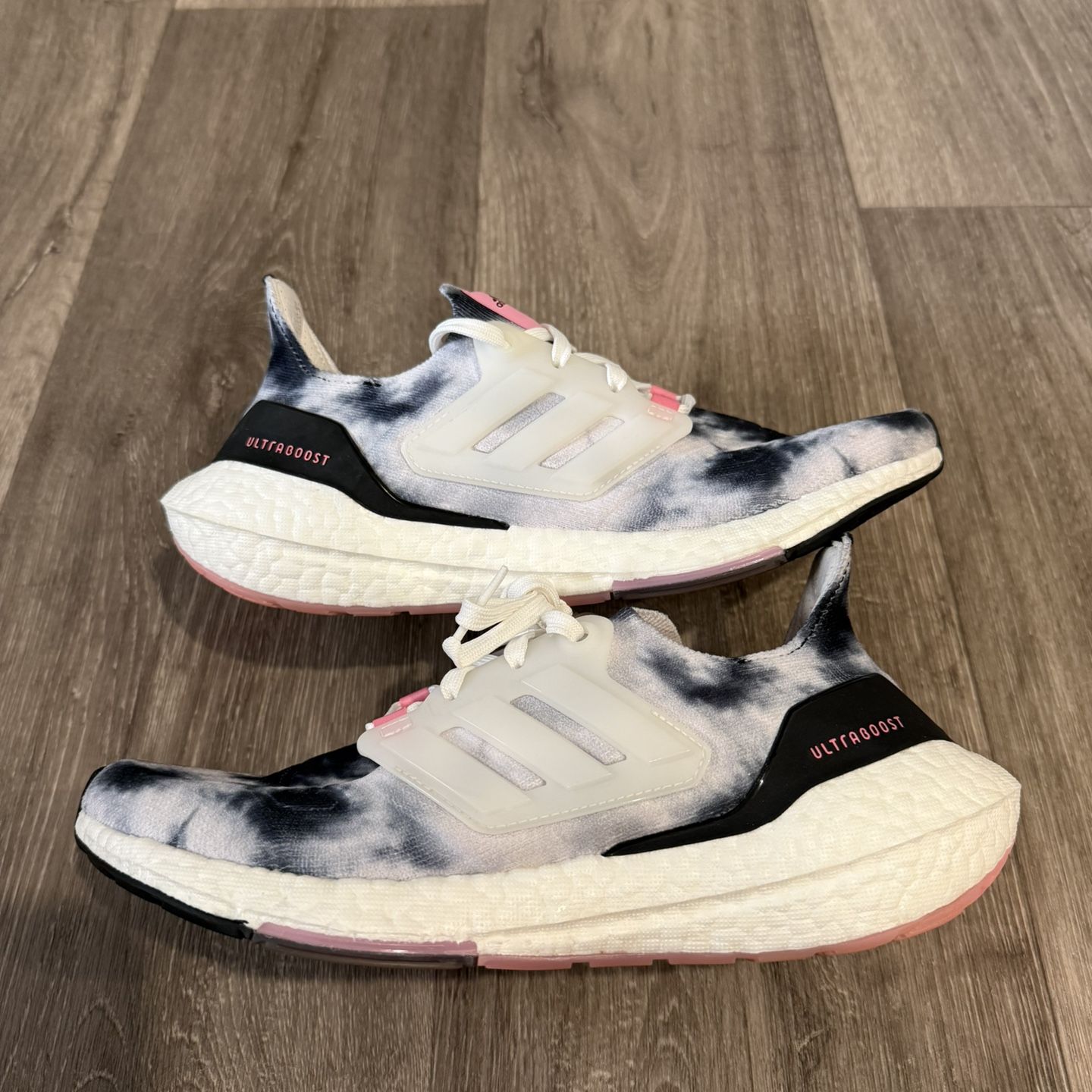 Adidas Ultraboost 22 Size 7.5 Wmns