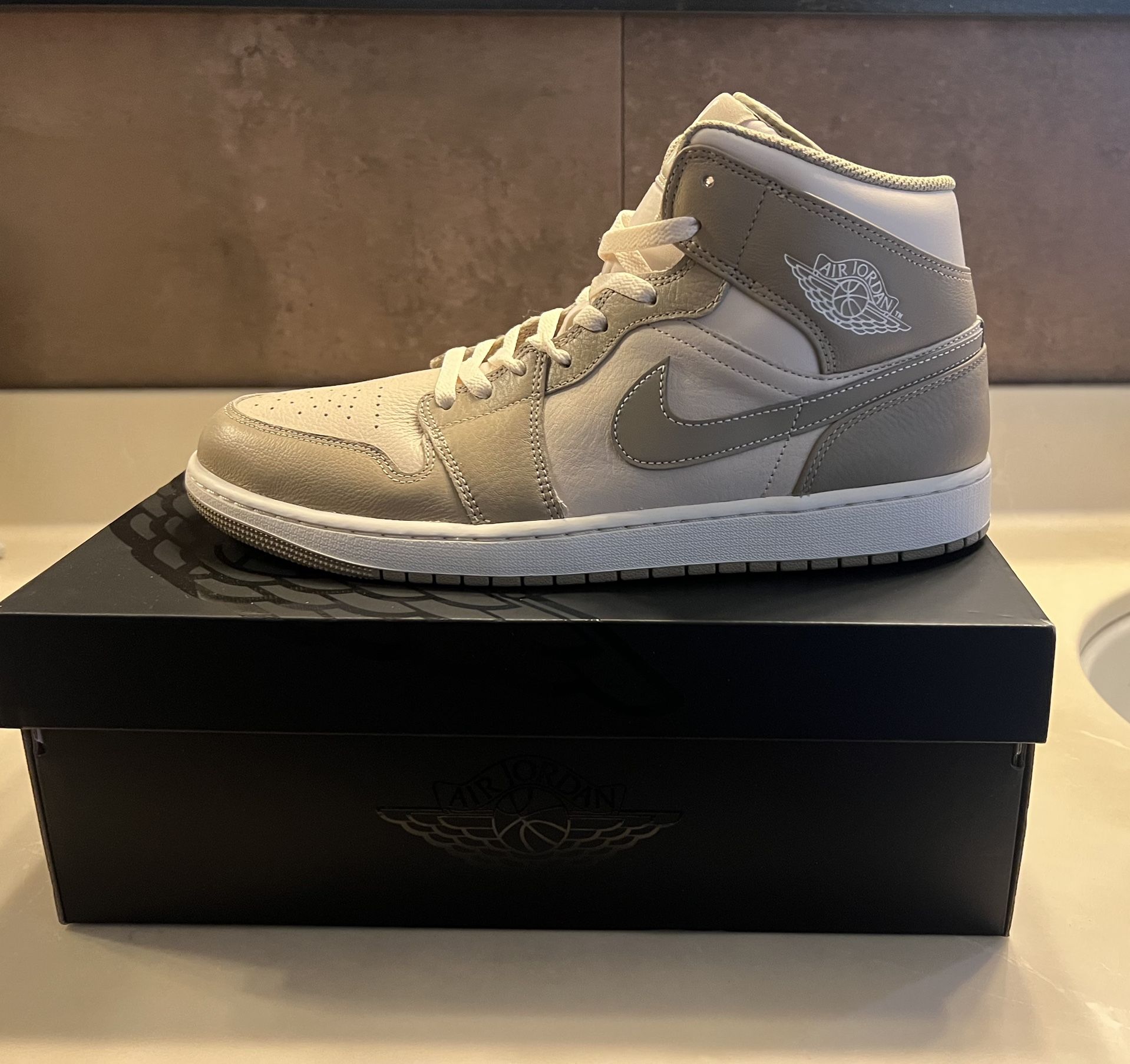 Nike Air Jordan 1 Mid Size 13 W/ Box