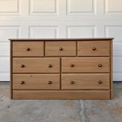 Solid Wood 7 Drawer Dresser (delivery available)
