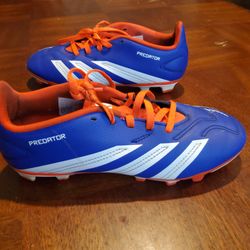 Youth cleats