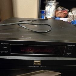 Toshiba  6 Changer DVD/CD Changer
