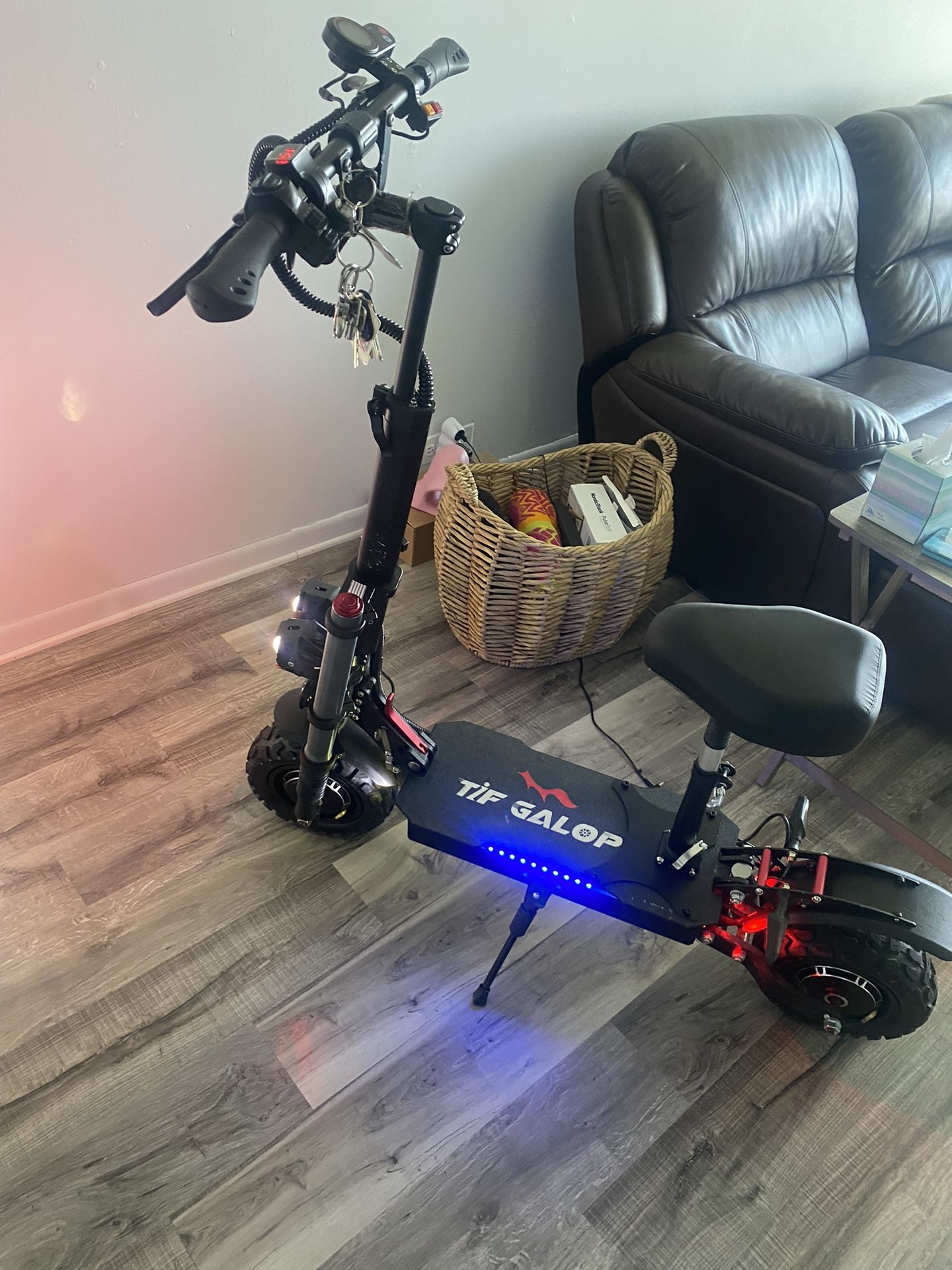 Tif Gallo ELECTRIC SCOOTER