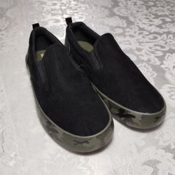 Black Old Navy Camouflage Slip-On Shoes For Kids SIZE (3)  — Used Good Condition 