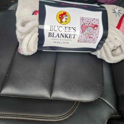 New Buc-ee's Valentines Blankets 