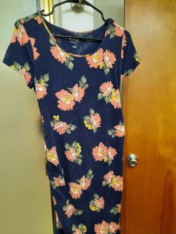 Womens Clothes Size  Medium 