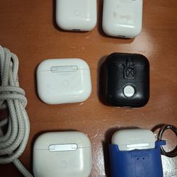 Apple Airpods classic and Apple airpods pro... 6 total units . Some are one pod a piece some are 2 in each, one is a case only...most work great ...al