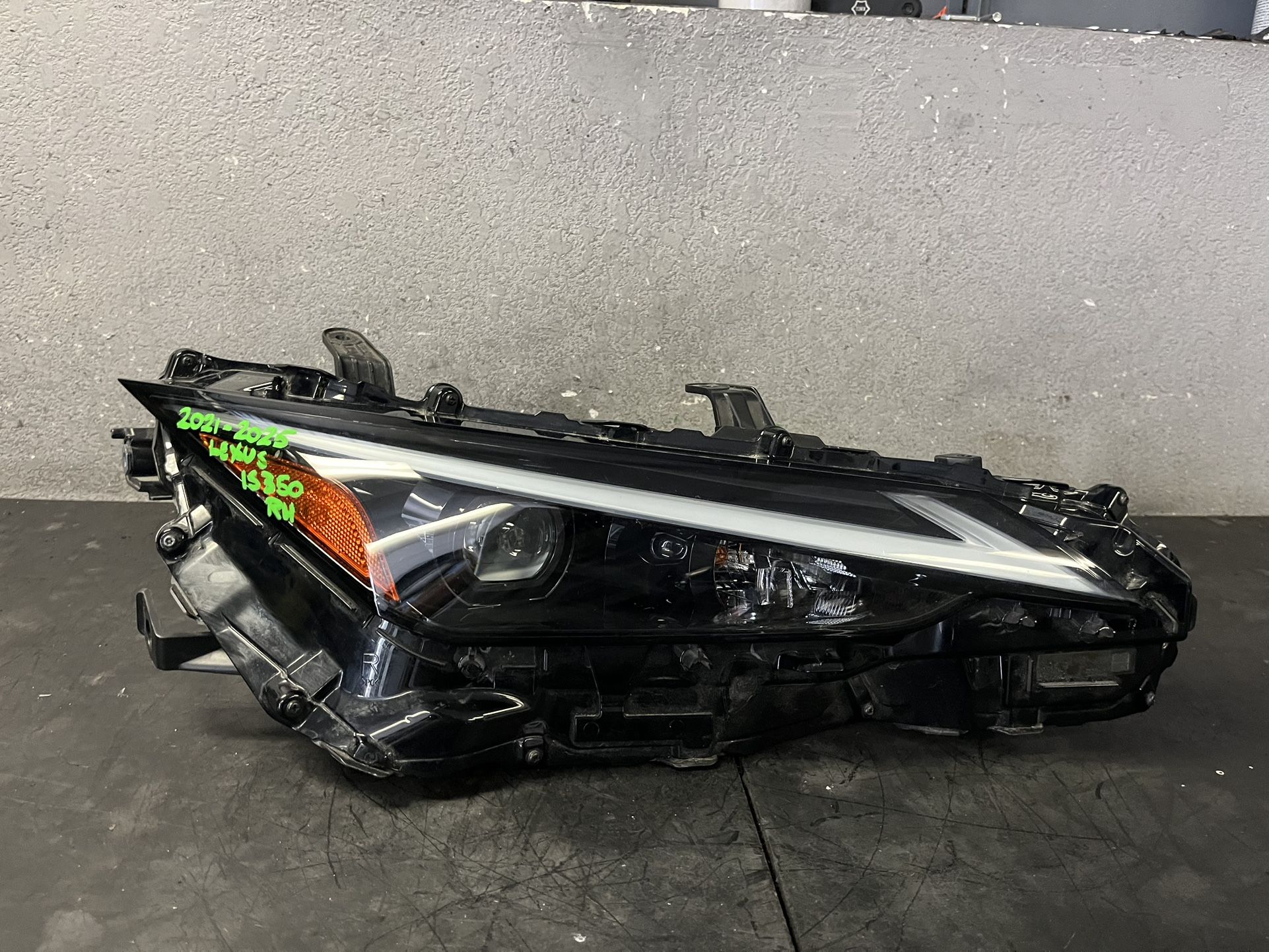 2021-2022-2023-2024 LEXUS IS RIGHT HEADLIGHT OEM USED
