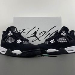 Air Jordan 4 Retro “Oreo” – Size 11