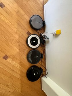 Roomba Robot Vacuum Lot - 4 Units with Chargers & Accessories