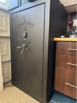 Liberty gun safe - Model: LZ -35