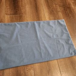 29"×17.5" pet heating mat with a washable cove, thermostatically controlled to warm to a pet's natural body temperature, works great