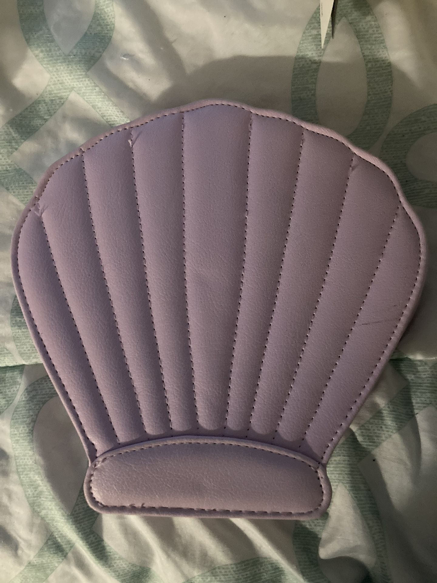 Seashell Bag With Makeup Brushes