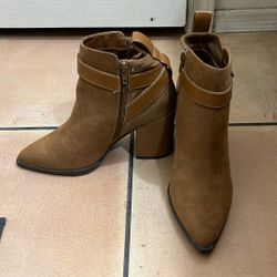 Women’s brand new Steve Madden brown size 7 boots