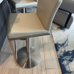 4 adjustable height bar stools 