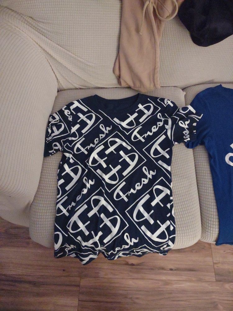 Blue Shirt Small (Negociable)