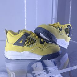 New In Box Jordan 4 Yellow Thunder 