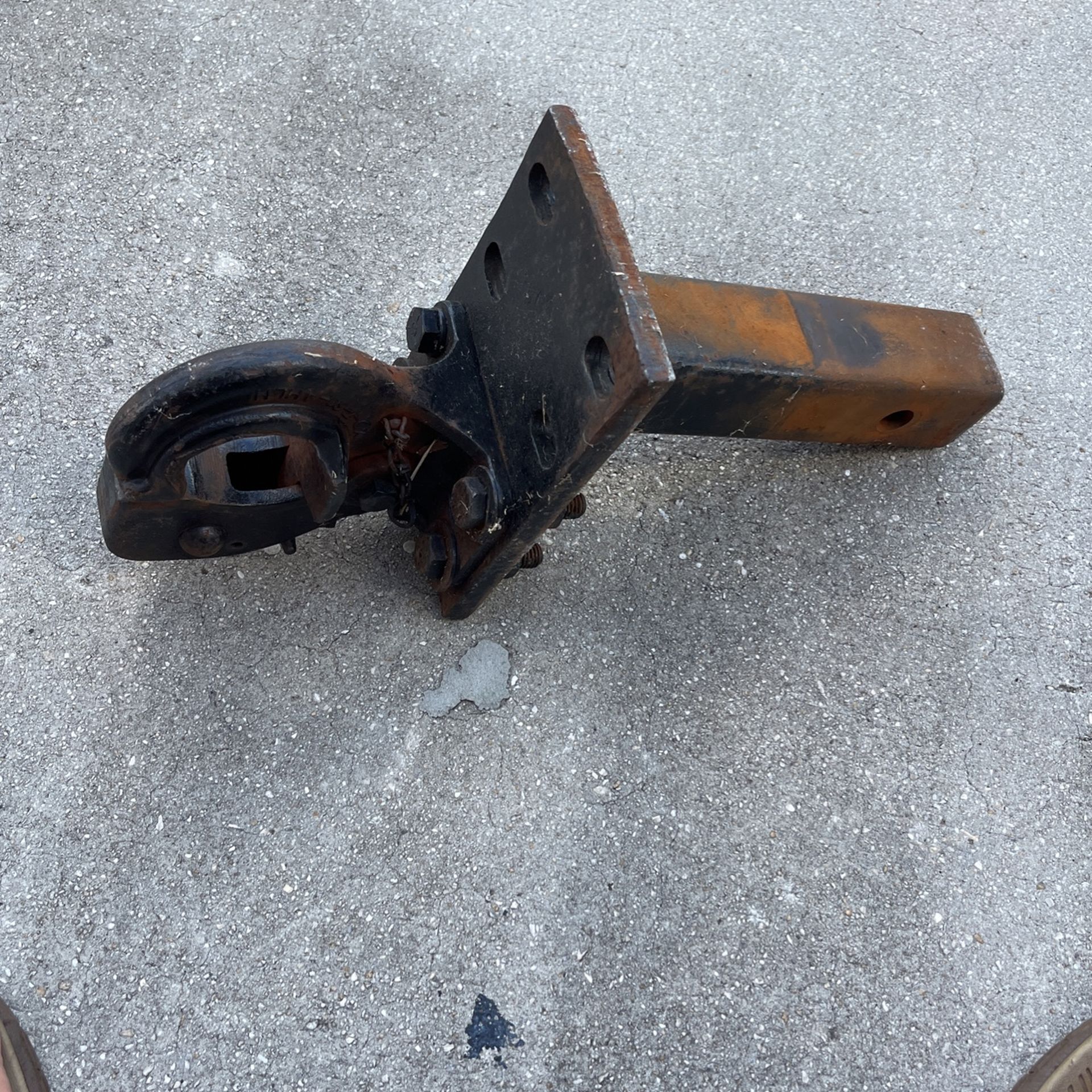 Pintle Hook Hitch With Reese Bar