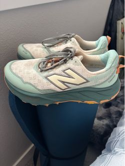 New Balance Fresh Foam X Hierro v9. S8.5 2E