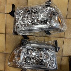 07-2013 Toyota Tundra  headlights set