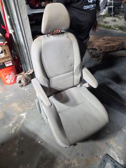 2015 Kia Sedona rear seat, passenger side