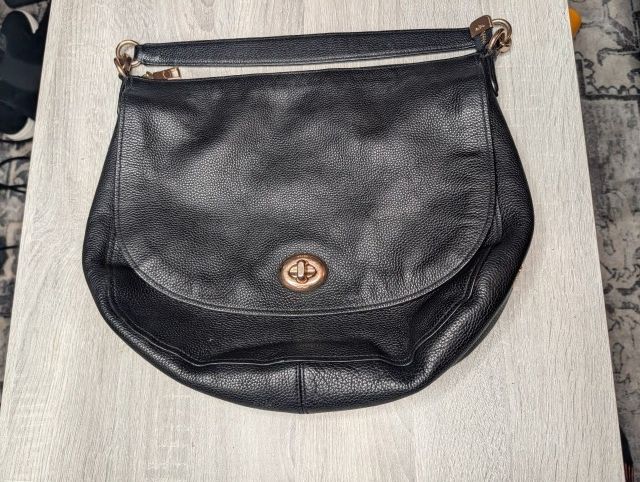 Coach Turnlock Hobo Bag Black Leather Vintage Style
