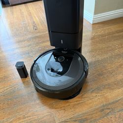 Used iRobot Roomba i7