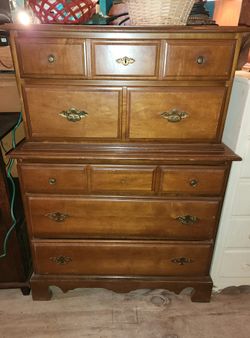 Dresser (5 Drawer Solid Wood)