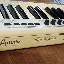 Arturia's Analog Experience - The Player MIDI Controller Keyboard