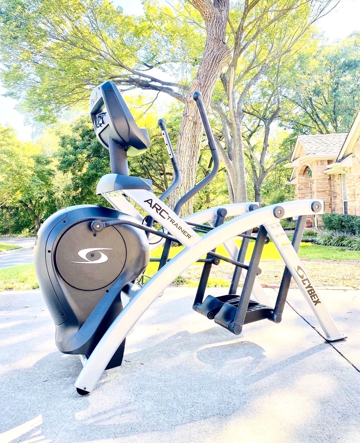 Cybex 525at Total Body Arc Trainer (Like New)