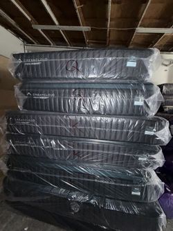 New King Dreamcloud PressureSmart Technology Mattress