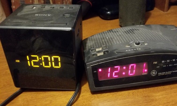 2 Alarm Clocks 