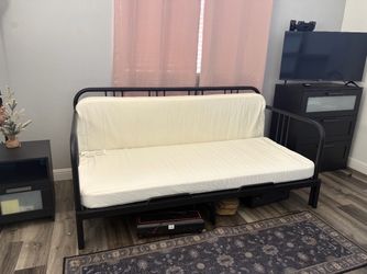 Daybed / Full Size Bed